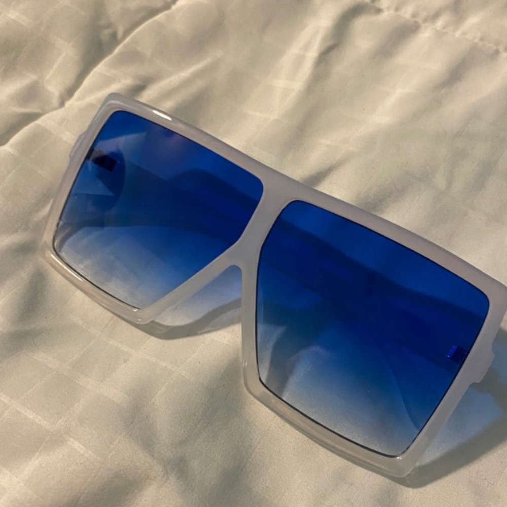 SUNGLASSES 103